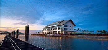 Duyong Marina & Resort Куала Теренгану Екстериор снимка